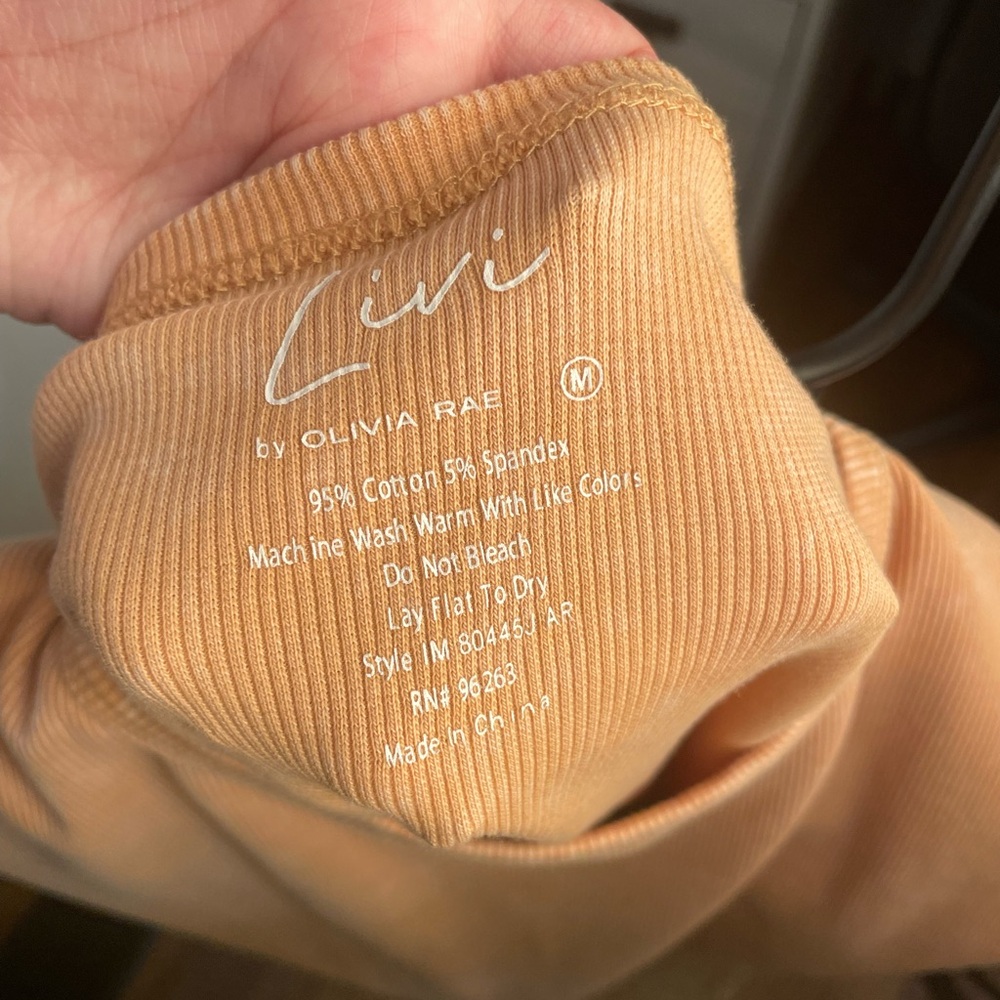 Tan tee - Picture 5 of 5